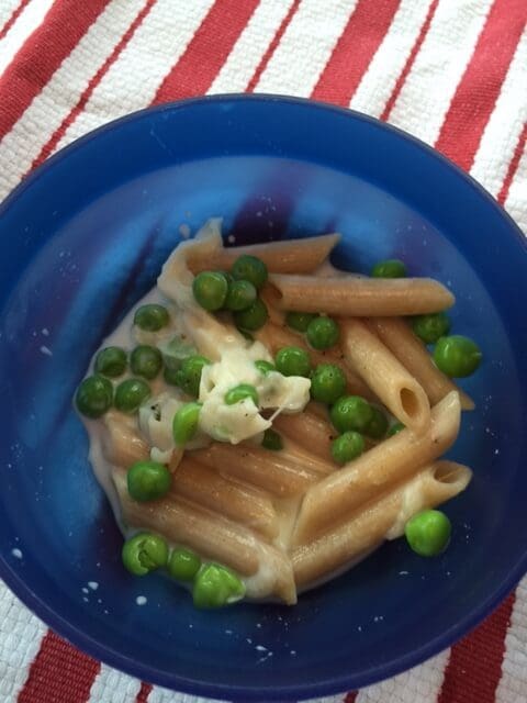 Macarrones con queso y vegetales