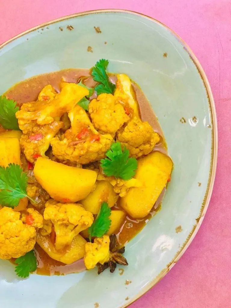 Curry de chou-fleur aux pommes de terre